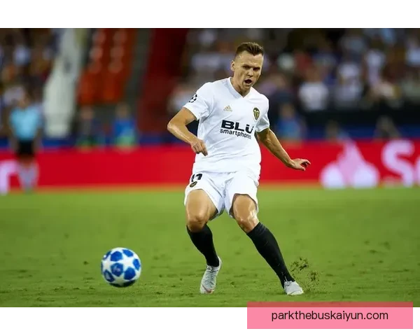 瓦伦西亚转会策略分析：俱乐部如何优化阵容以增强竞争力